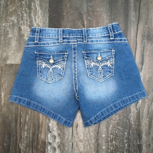 Blue Low Rise Embroidered Jean Shorts Suko Jeans - Picture 7 of 7